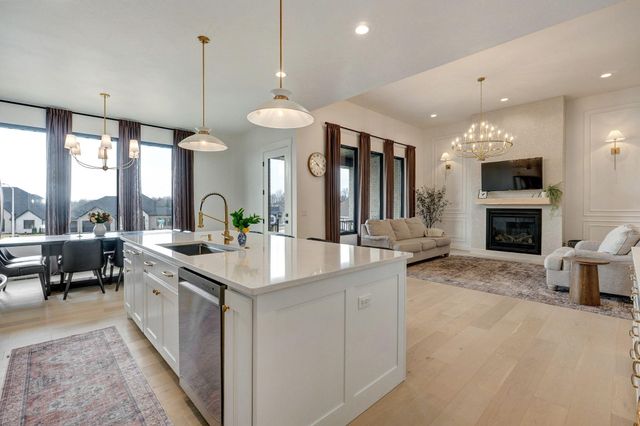 2124 N Silver Charm Avenue, Springfield, MO 65802