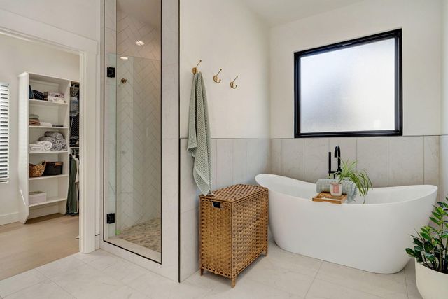 2124 N Silver Charm Avenue, Springfield, MO 65802