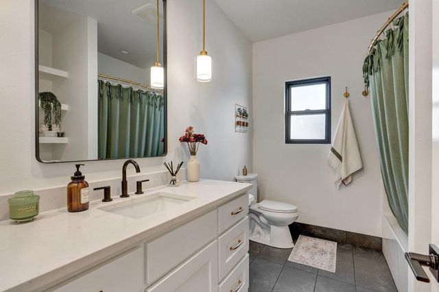 2124 N Silver Charm Avenue, Springfield, MO 65802