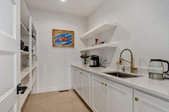 2124 N Silver Charm Avenue, Springfield, MO 65802