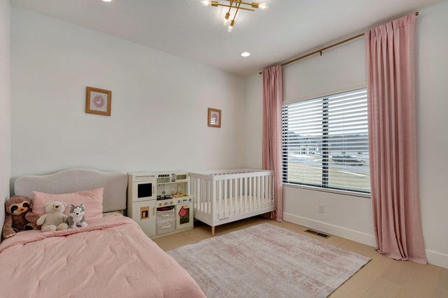 2124 N Silver Charm Avenue, Springfield, MO 65802