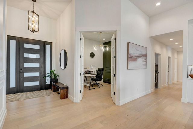 2124 N Silver Charm Avenue, Springfield, MO 65802