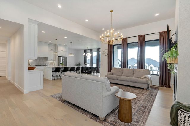 2124 N Silver Charm Avenue, Springfield, MO 65802