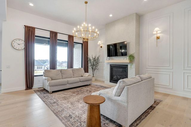 2124 N Silver Charm Avenue, Springfield, MO 65802