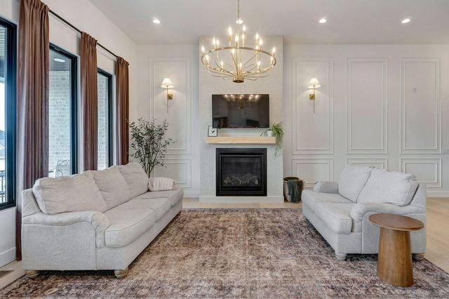 2124 N Silver Charm Avenue, Springfield, MO 65802