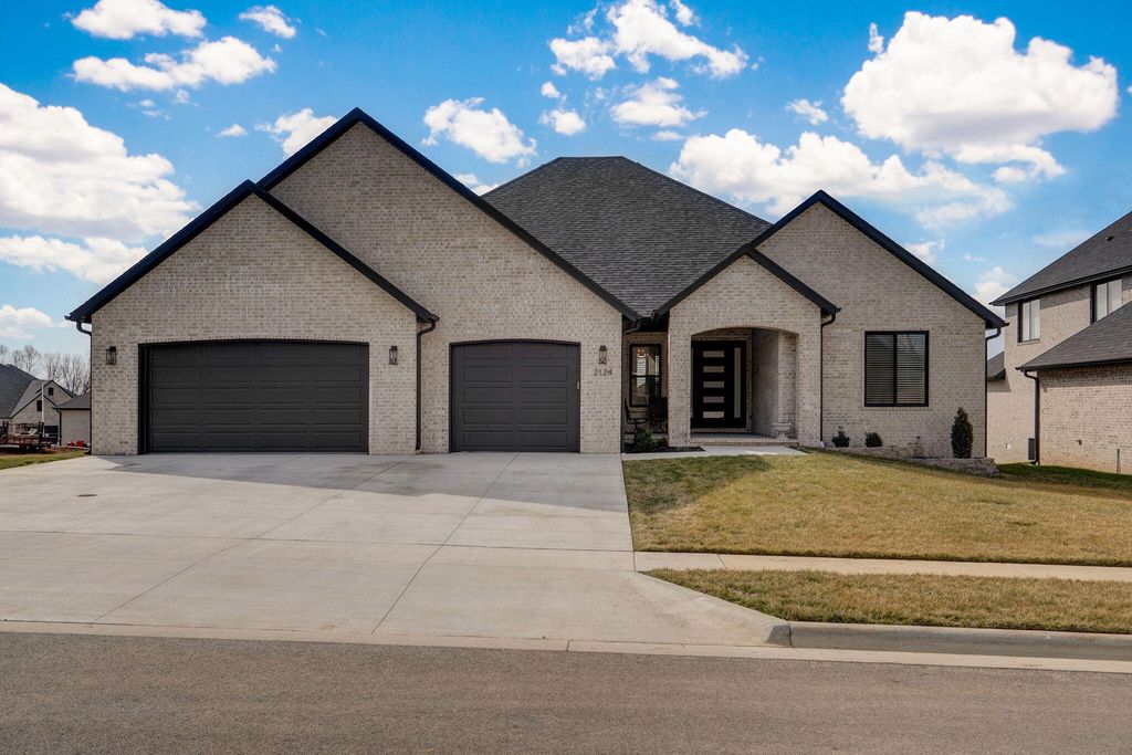 2124 N Silver Charm Avenue, Springfield, MO 65802