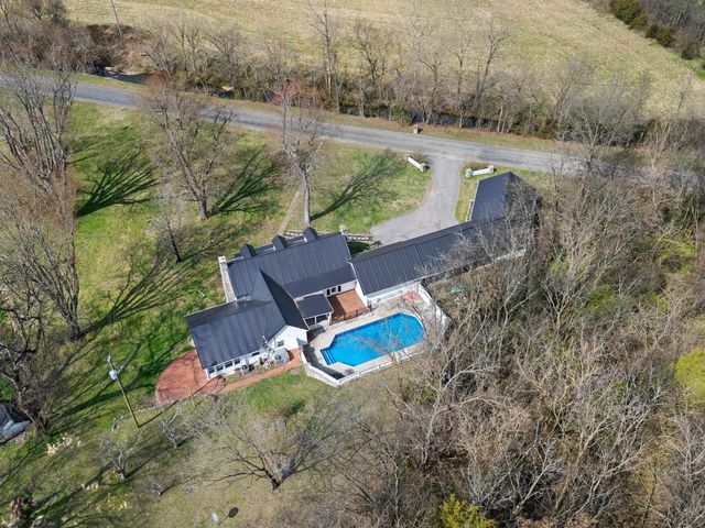 420 Beechwood Rd, Bell Buckle, TN 37020