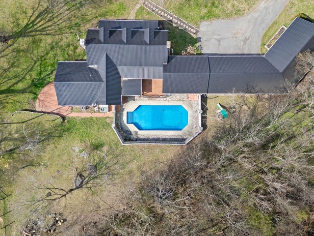 420 Beechwood Rd, Bell Buckle, TN 37020