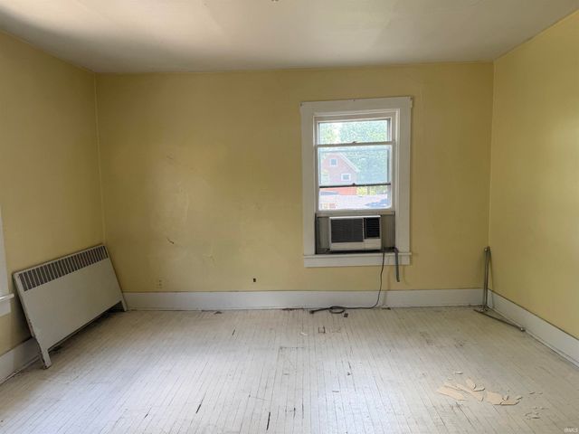 219 W Kickapoo Street, Hartford City, IN 47348