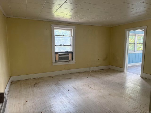 219 W Kickapoo Street, Hartford City, IN 47348