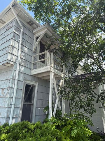 219 W Kickapoo Street, Hartford City, IN 47348