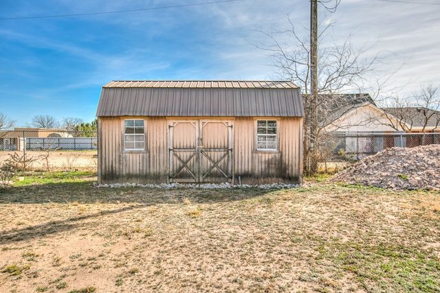 2933 Old Eola Road, San Angelo, TX 76905
