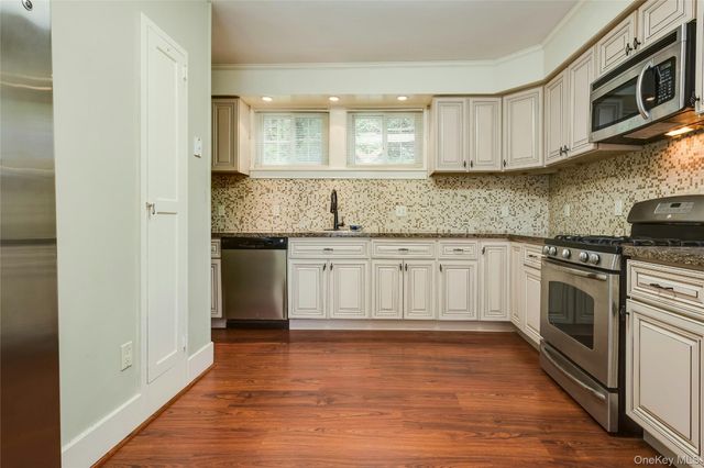 2&4 Youngs Hill Road, Huntington, NY 11743