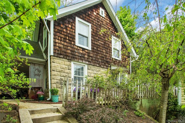 2&4 Youngs Hill Road, Huntington, NY 11743