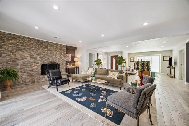 10207 Scofield Lane, Houston, TX 77096