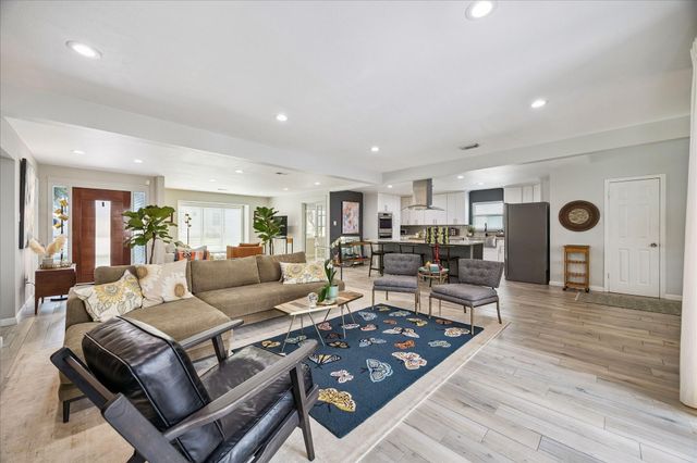 10207 Scofield Lane, Houston, TX 77096