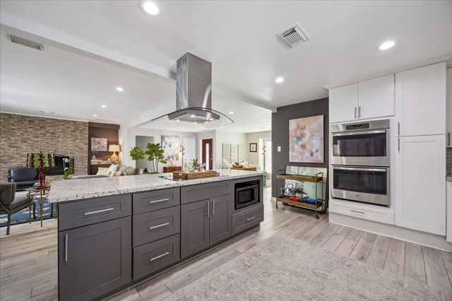 10207 Scofield Lane, Houston, TX 77096