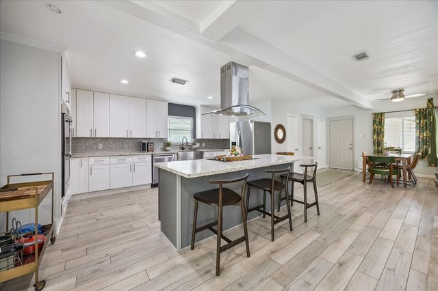 10207 Scofield Lane, Houston, TX 77096