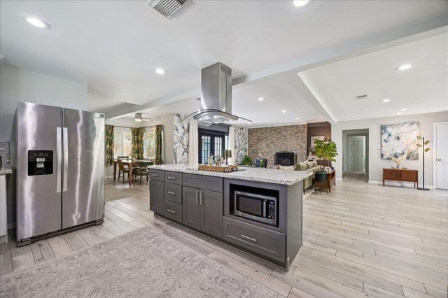 10207 Scofield Lane, Houston, TX 77096