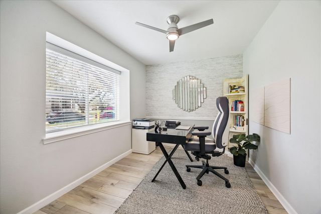 10207 Scofield Lane, Houston, TX 77096