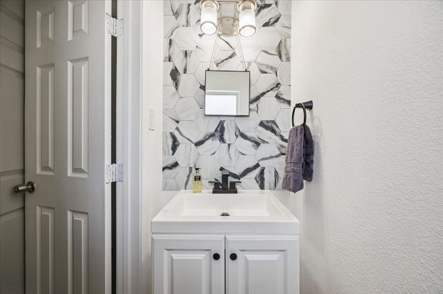 10207 Scofield Lane, Houston, TX 77096