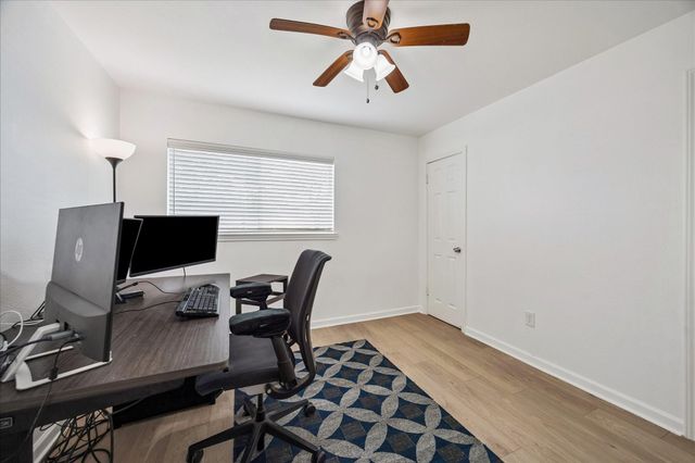 10207 Scofield Lane, Houston, TX 77096