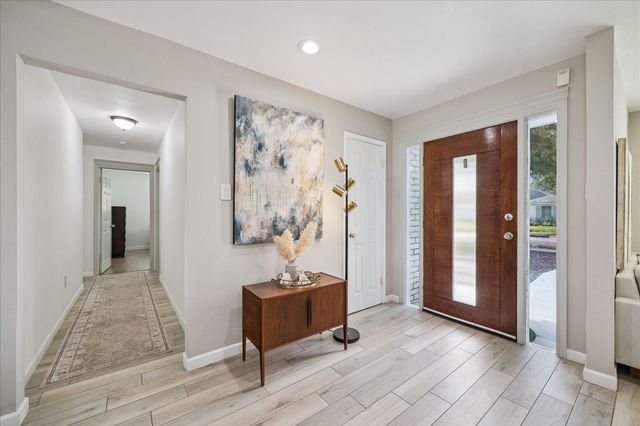 10207 Scofield Lane, Houston, TX 77096