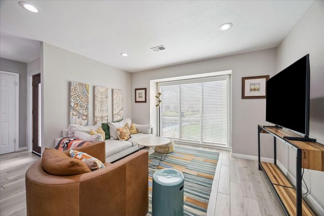 10207 Scofield Lane, Houston, TX 77096