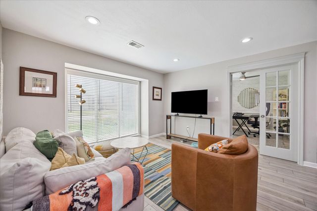 10207 Scofield Lane, Houston, TX 77096