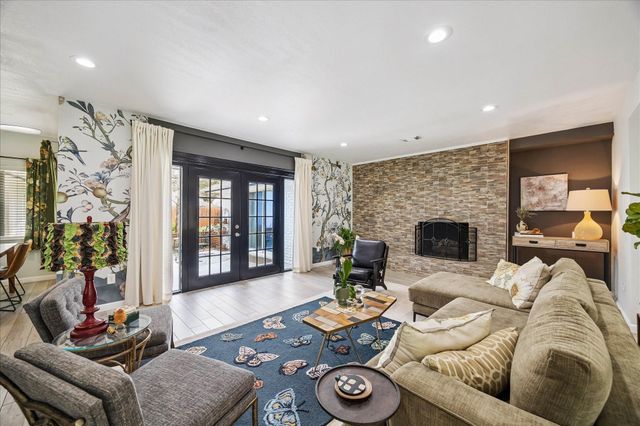 10207 Scofield Lane, Houston, TX 77096