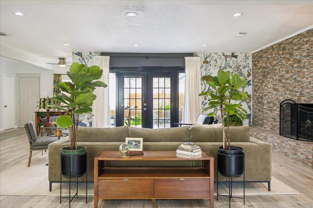 10207 Scofield Lane, Houston, TX 77096