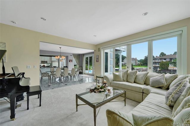 4 Mill Pond Road, Hampton Bays, NY 11946