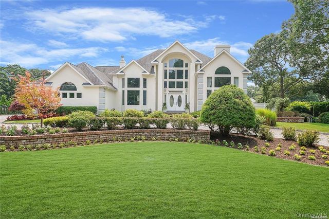 4 Mill Pond Road, Hampton Bays, NY 11946