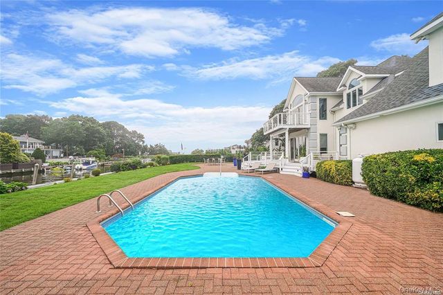 4 Mill Pond Road, Hampton Bays, NY 11946