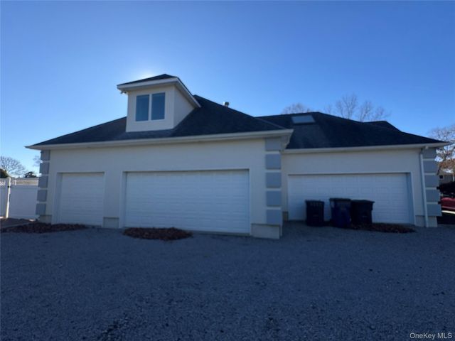 4 Mill Pond Road, Hampton Bays, NY 11946