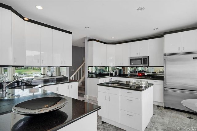 4 Mill Pond Road, Hampton Bays, NY 11946