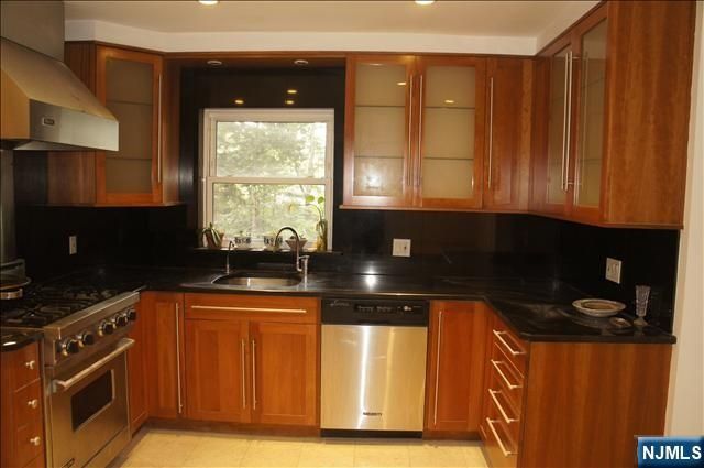1257 Briar Way, Fort Lee, NJ 07024