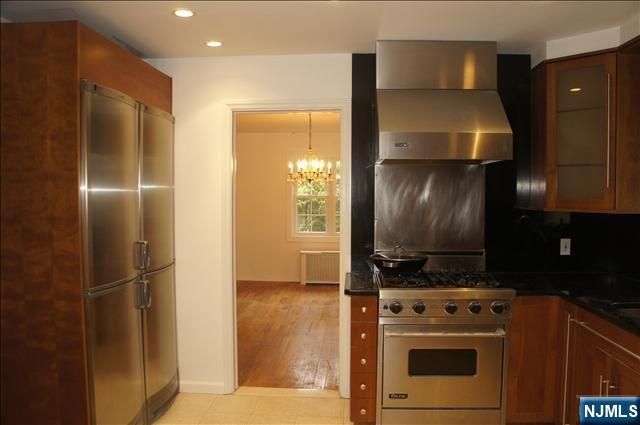 1257 Briar Way, Fort Lee, NJ 07024