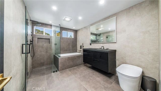 1001 Via Alta, Burbank, CA 91501