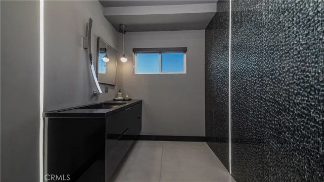 1001 Via Alta, Burbank, CA 91501