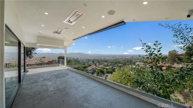 1001 Via Alta, Burbank, CA 91501