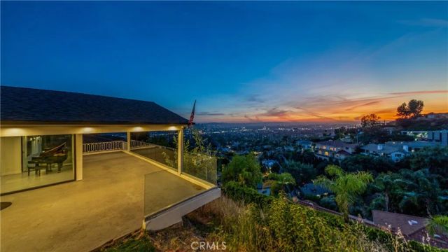 1001 Via Alta, Burbank, CA 91501
