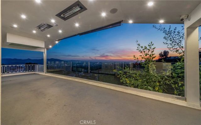 1001 Via Alta, Burbank, CA 91501