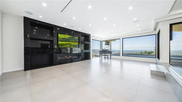 1001 Via Alta, Burbank, CA 91501
