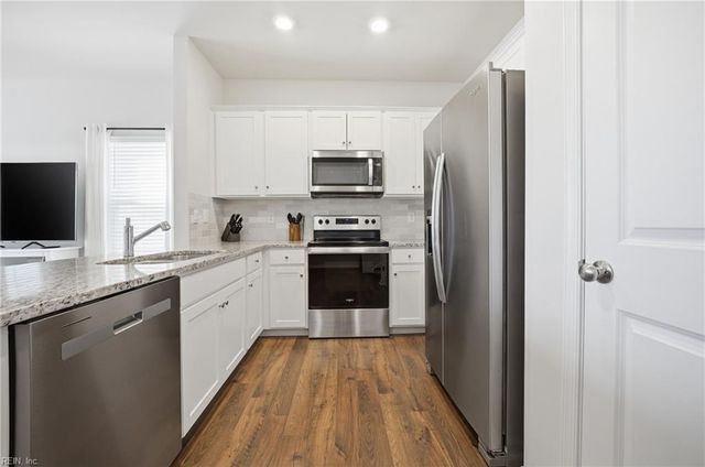 2017 Melbourne ST, Newport News, VA 23608