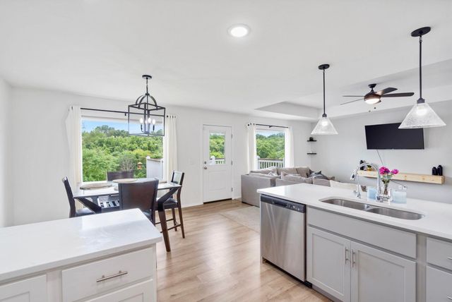 2376 West Twin Lakes Drive, Springfield, MO 65803