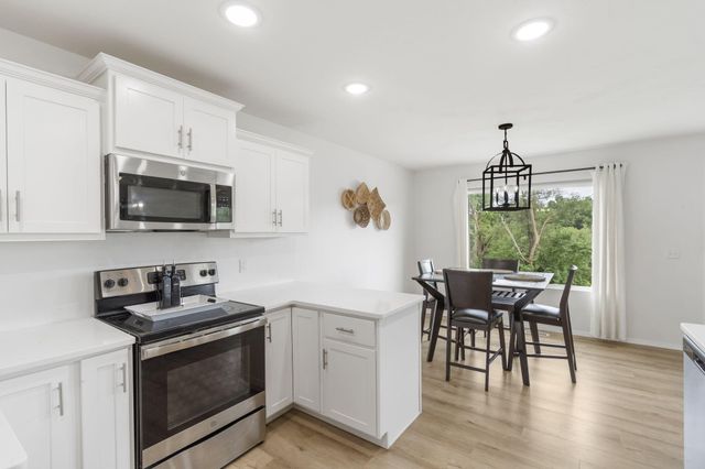 2376 West Twin Lakes Drive, Springfield, MO 65803