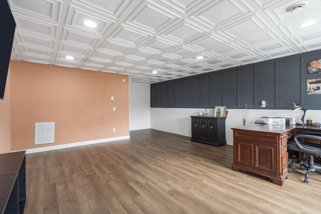 2376 West Twin Lakes Drive, Springfield, MO 65803