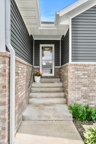 2376 West Twin Lakes Drive, Springfield, MO 65803