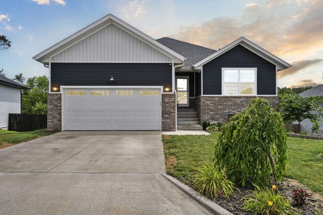 2376 West Twin Lakes Drive, Springfield, MO 65803